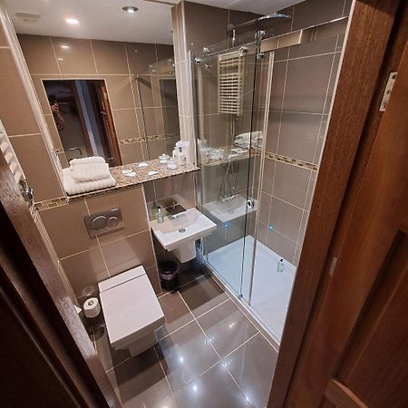 Riverside House Календер Экстерьер фото